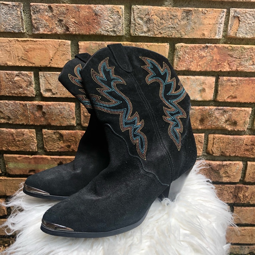 Black cowgirl boots